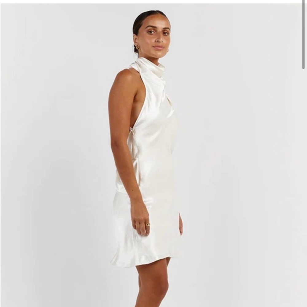 DISSH AISLE WHITE SATIN BACKLESS MINI DRESS